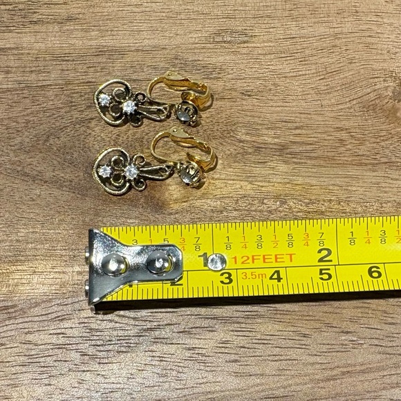 Vintage Antique Gold Tone Crystal
Rhinestone Dangle Clip-On Earrings - Picture 5 of 12